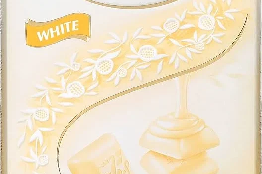 White chocolate pieces close up, showing low theobromine content while explaining how much chocolate is toxic to dogs in different chocolate types.